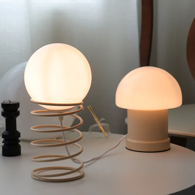 Bauhaus Spring Glass Table Lam - Desk Setup Vintage reseña y precio